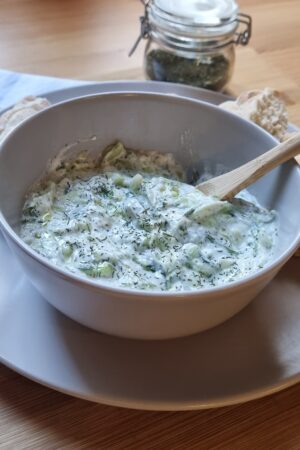Tzatziki casero: una salsa griega llena de frescura y sabor